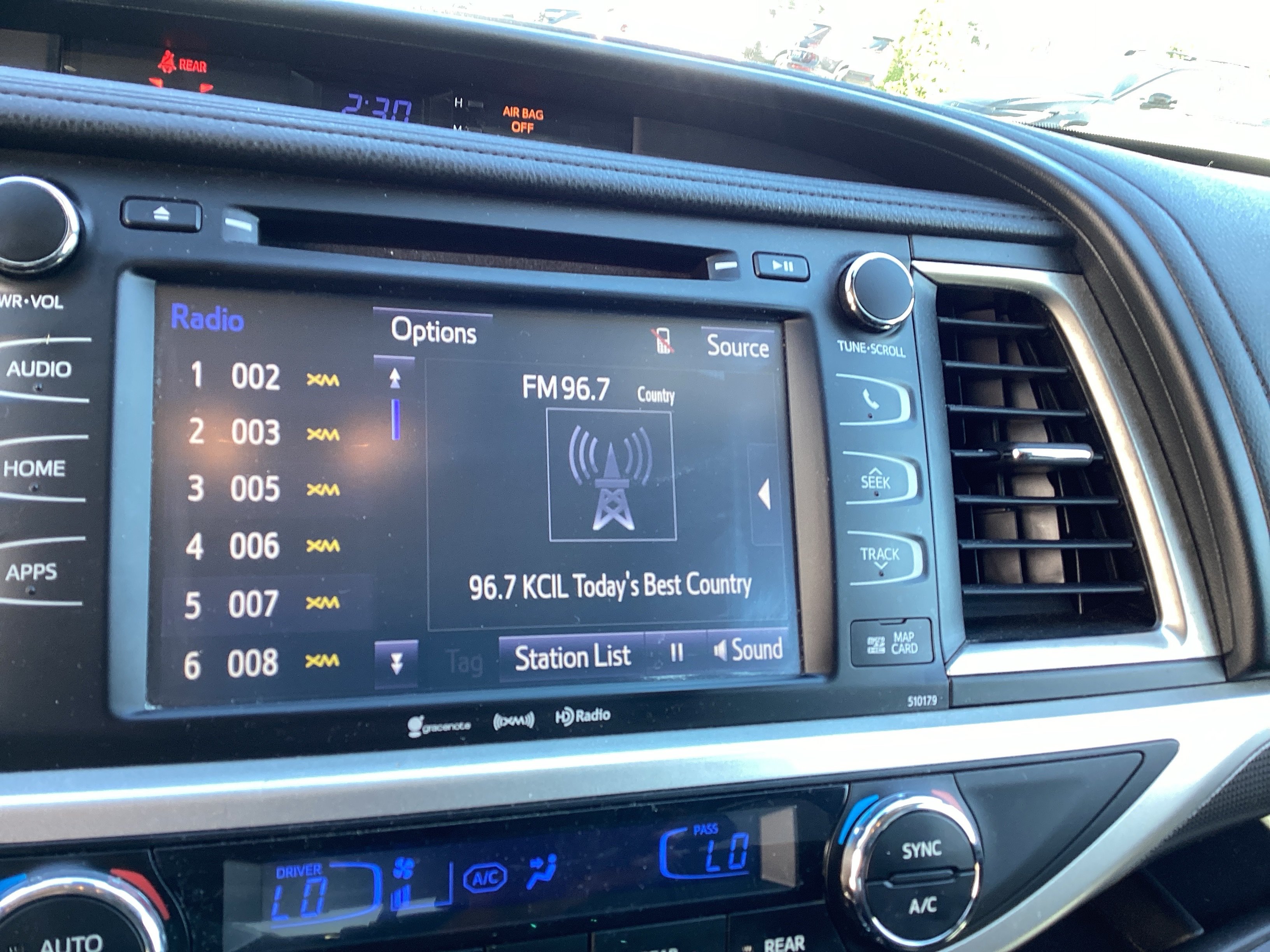 Used 2017 Toyota Highlander SE FWD image 17