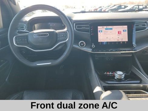 Used 2024 Jeep Wagoneer L Series II image 4