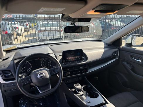 Used 2025 Nissan Rogue SV FWD image 34