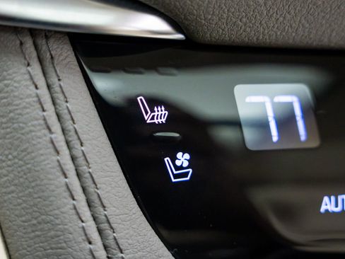 Certified 2026 Cadillac XT5 Premium Luxury w/ Driver Assist Package AWD/4WD image 32
