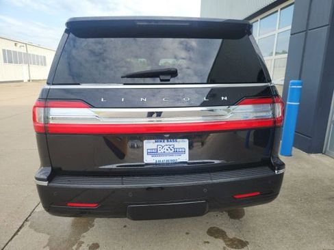Used 2019 Lincoln Navigator Reserve AWD/4WD image 12