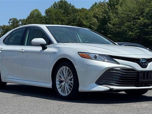 Used 2019 Toyota Camry XLE FWD image 4