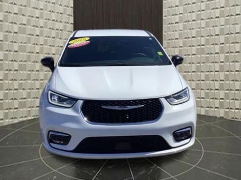 Certified 2025 Chrysler Pacifica Select FWD image 12