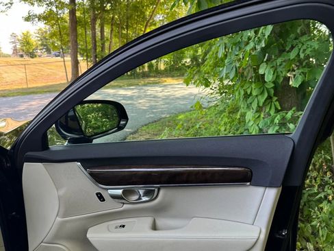 Used 2018 Volvo S90 T5 Momentum w/ Convenience Package image 17