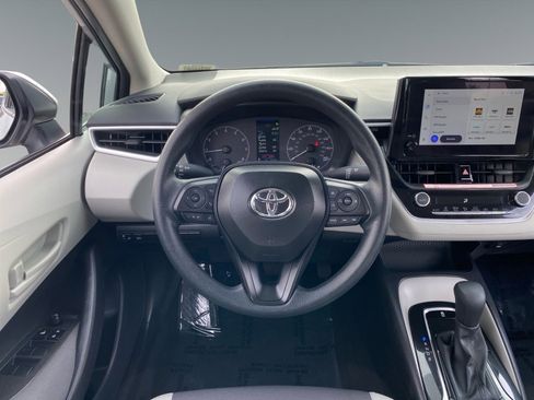 Used 2025 Toyota Corolla LE w/ Convenience Package image 12