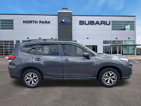 Used 2020 Subaru Forester Premium AWD/4WD image 2