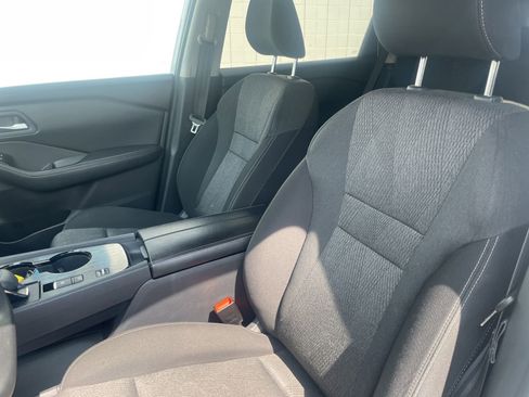 Used 2024 Nissan Rogue SV FWD image 6