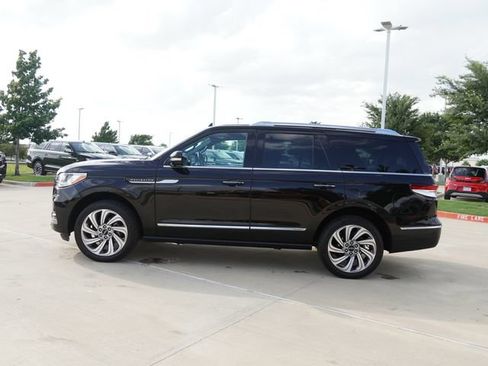 Used 2023 Lincoln Navigator Reserve AWD/4WD image 6