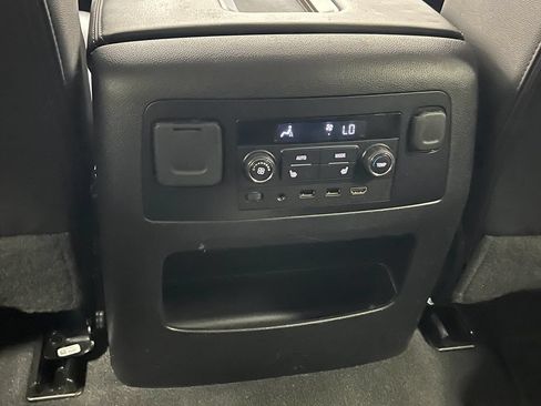 Used 2019 GMC Yukon XL SLT w/ Graphite Performance Edition AWD/4WD image 30