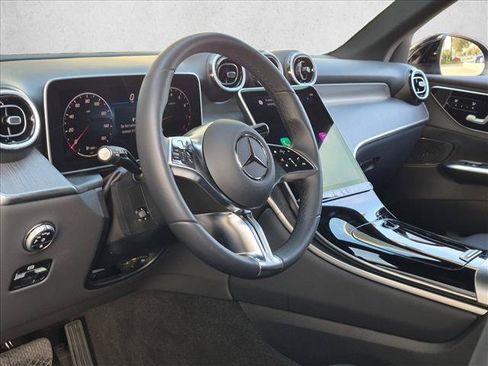 Used 2025 Mercedes-Benz GLC 300 image 9