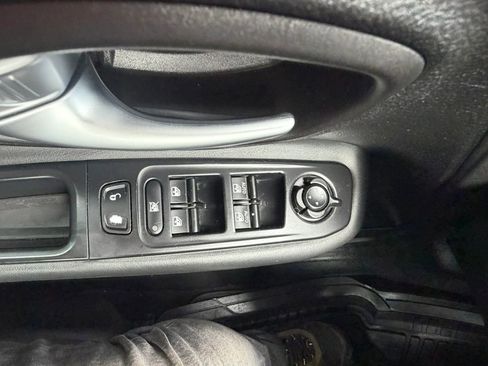 Used 2018 Jeep Renegade Limited FWD image 24