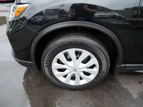 Used 2018 Nissan Rogue S AWD/4WD image 36