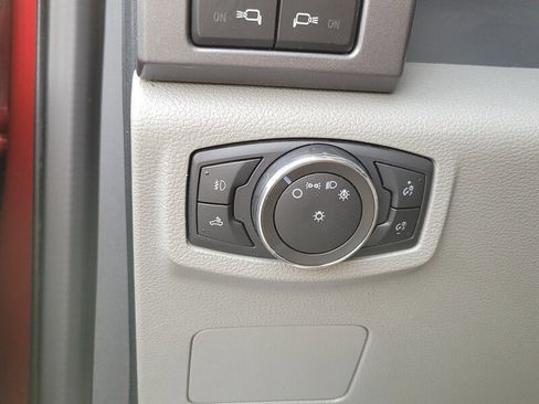 Used 2022 Ford F250 XLT w/ XLT Premium Package image 28