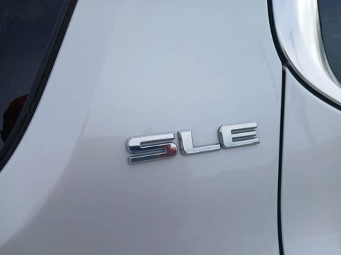 Used 2019 GMC Acadia SLE FWD image 16