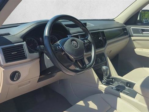 Used 2019 Volkswagen Atlas SE w/ Panoramic Sunroof Package FWD image 9