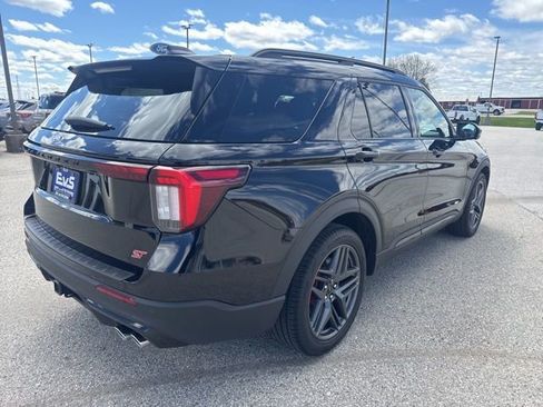 Used 2025 Ford Explorer ST w/ Sun And Sound Package AWD/4WD image 3