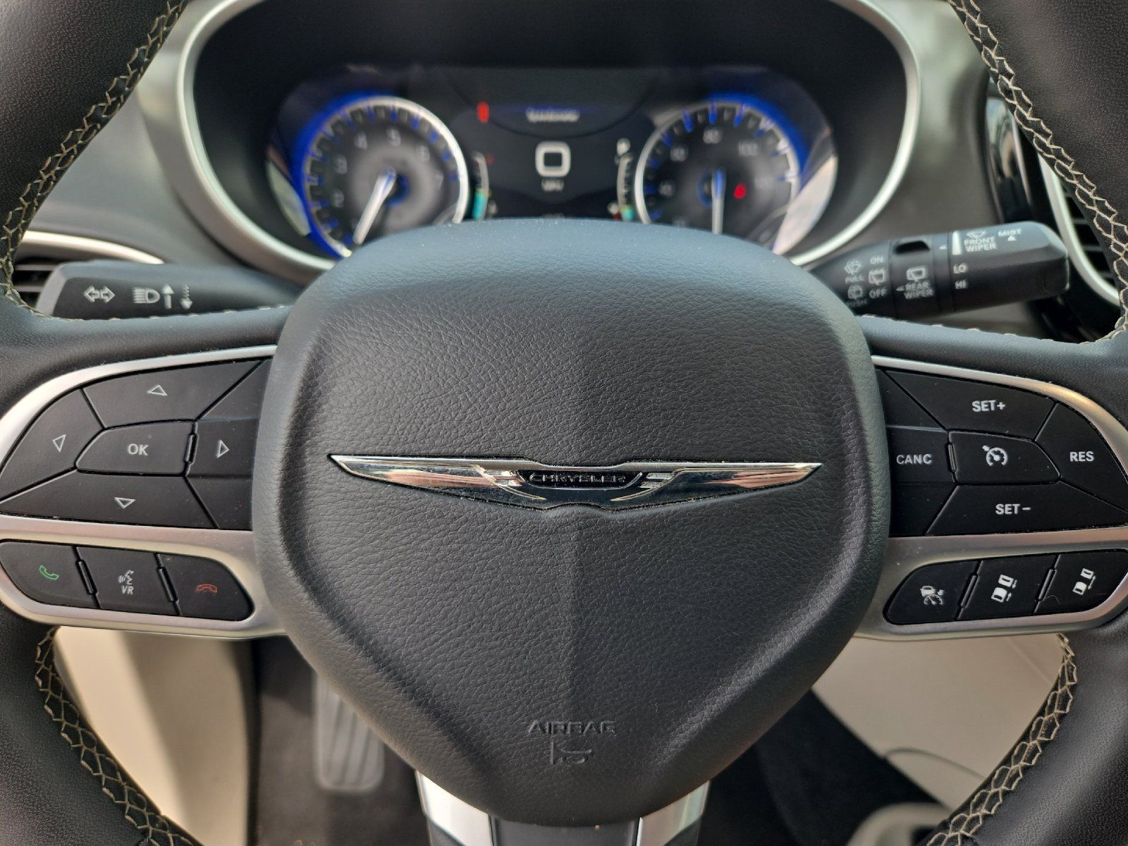 Used 2024 Chrysler Pacifica Touring-L FWD image 22