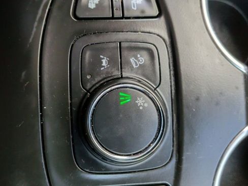 Used 2022 GMC Terrain SLE w/ Driver Convenience Package image 29