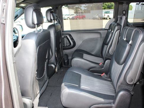 Used 2016 Chrysler Town & Country S w/ Driver Convenience Group FWD image 6