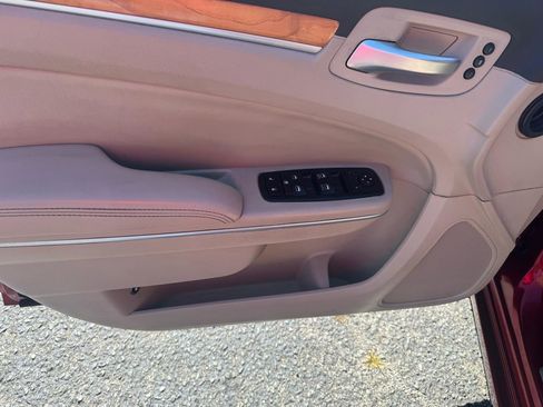 Used 2014 Chrysler 300 C image 14