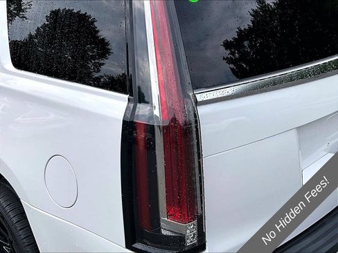 Used 2017 Cadillac Escalade Luxury AWD/4WD image 26
