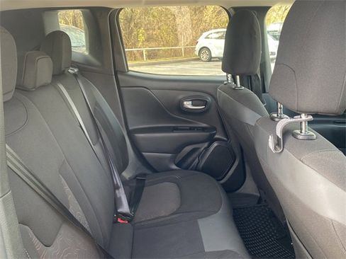 Used 2023 Jeep Renegade Latitude image 13