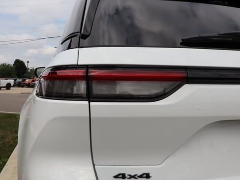 New 2025 Jeep Grand Cherokee Summit image 35