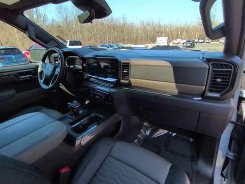 Used 2025 Chevrolet Silverado 1500 ZR2 w/ Technology Package image 30