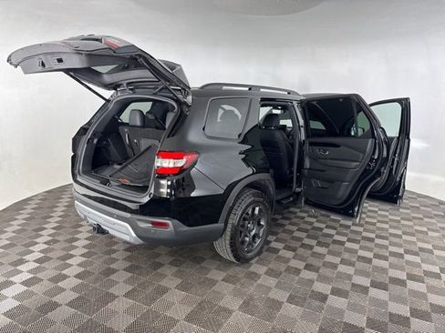 Certified 2025 Honda Pilot TrailSport image 17