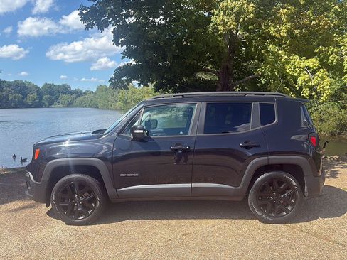 Used 2016 Jeep Renegade Latitude AWD/4WD image 10