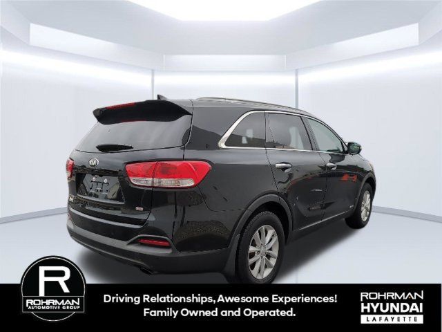 Used 2017 Kia Sorento AWD w/ LX Convenience Package image 4