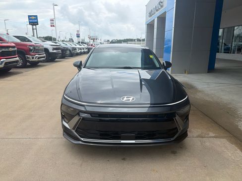 Used 2024 Hyundai Sonata SEL w/ Convenience Package FWD image 9