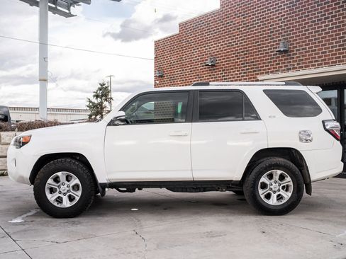 Used 2019 Toyota 4Runner SR5 Premium image 3
