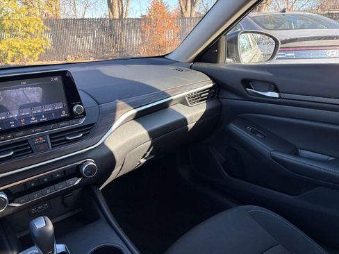 Used 2025 Nissan Altima 2.5 SV image 34