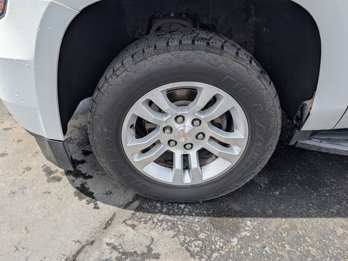 Used 2020 Chevrolet Suburban LT AWD/4WD image 13