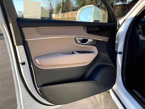 New 2026 Volvo XC90 B6 Ultra w/ Protection Package image 24