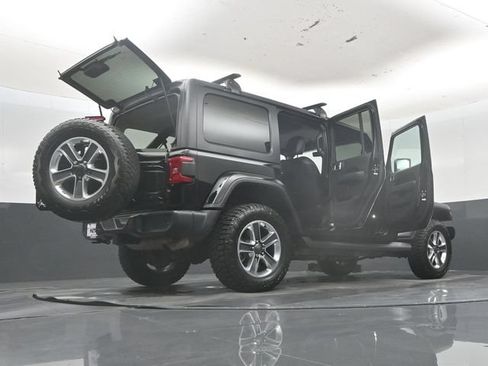 Used 2018 Jeep Wrangler Unlimited Sahara w/ Uconnect 4C Nav & Sound Group AWD/4WD image 64