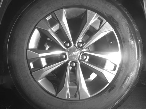 Used 2025 Chevrolet Equinox LT FWD image 14