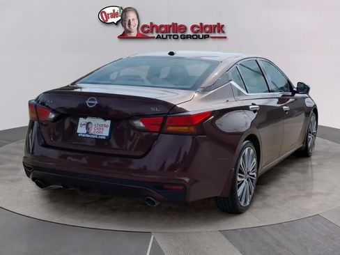 Used 2024 Nissan Altima 2.5 SL FWD image 5