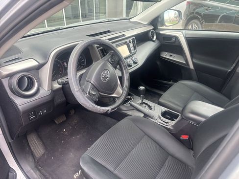 Used 2018 Toyota RAV4 LE image 8