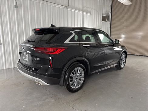 Certified 2025 INFINITI QX50 Pure image 7