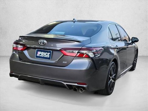Used 2022 Toyota Camry SE image 5