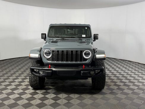Used 2025 Jeep Gladiator Rubicon AWD/4WD image 13