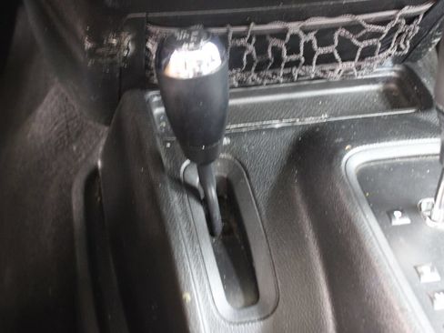 Used 2017 Jeep Wrangler Unlimited Rubicon AWD/4WD image 24