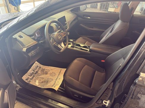 Used 2024 Nissan Altima 2.5 SV image 10