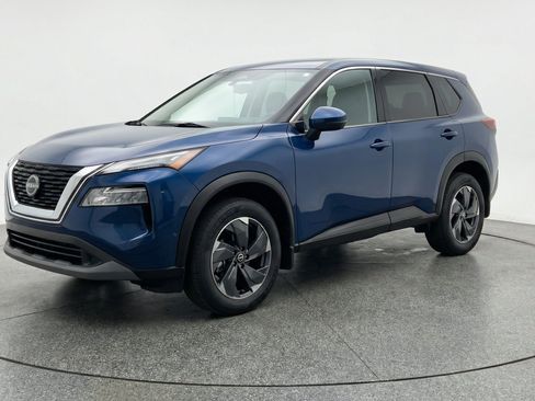 Used 2025 Nissan Rogue SV AWD/4WD image 3