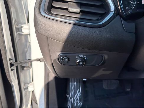 Used 2022 Chevrolet Equinox RS w/ RS Leather Package FWD image 19
