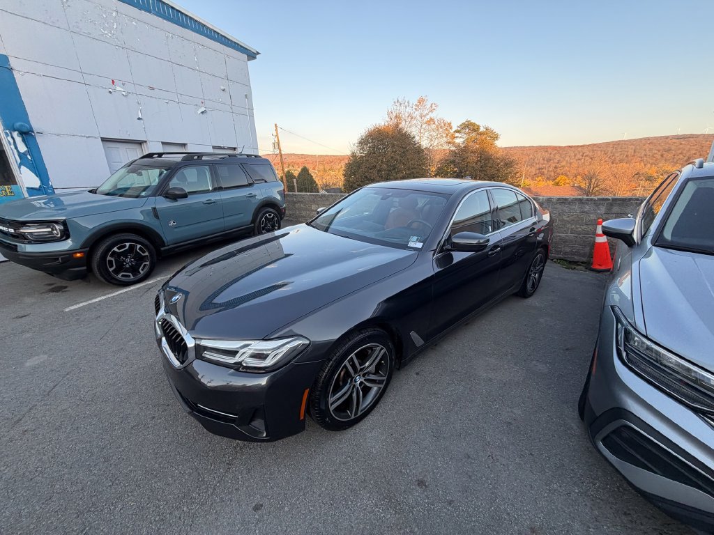 Used 2023 BMW 530i xDrive w/ Premium Package AWD/4WD image 2