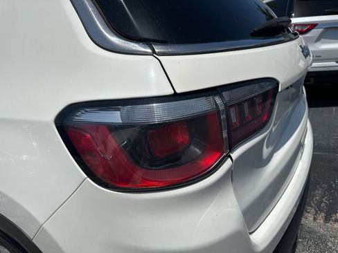 Used 2019 Jeep Compass Latitude FWD image 14