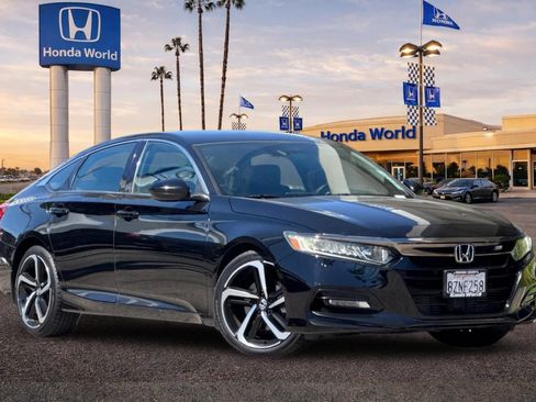 Used 2018 Honda Accord Sport image 2
